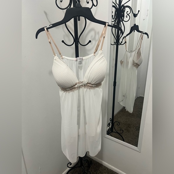 Linea Donatella NWOT Ivory Pleated Chemise with Lace - Picture 3 of 9